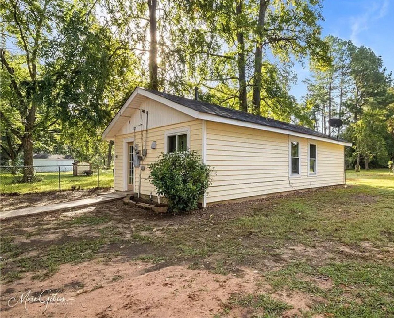 Building Photo - 2401 Amelia Ave