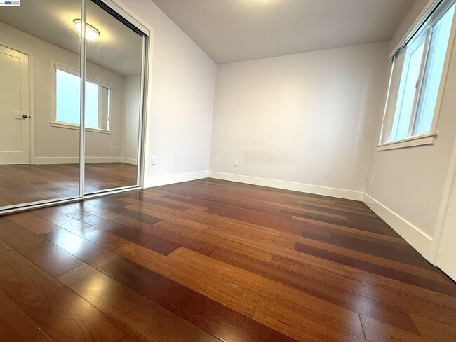 Building Photo - 263 Ralston St