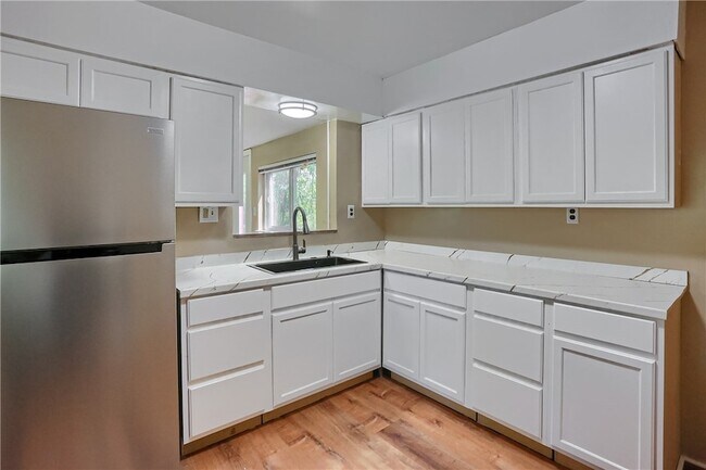 Building Photo - 194 Woodridge Dr
