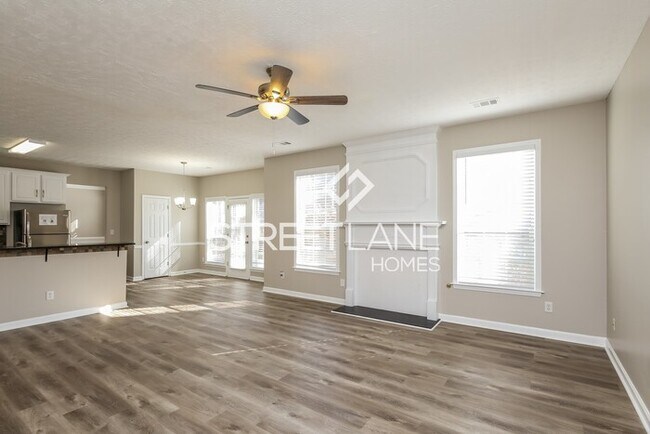 Building Photo - NOW OFFERING FIRST FULL MONTH FREE!