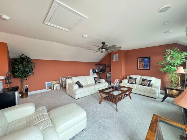 Building Photo - Fantastic 4 Bed 3.5 Bath End Unit Townhome In Potomac Shores Town Center