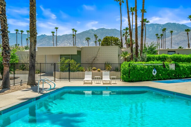Building Photo - 215 Desert Lakes Dr