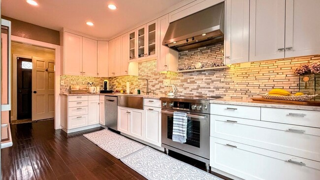 Building Photo - 2BD/3BA - Beautiful Gated Los Altos Condo with Detached Garage & Private Storage