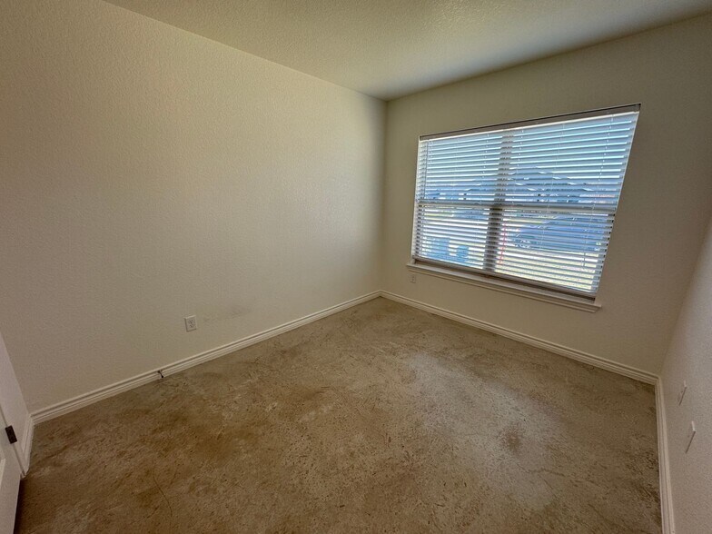 Building Photo - 1206 Lehmann Dr