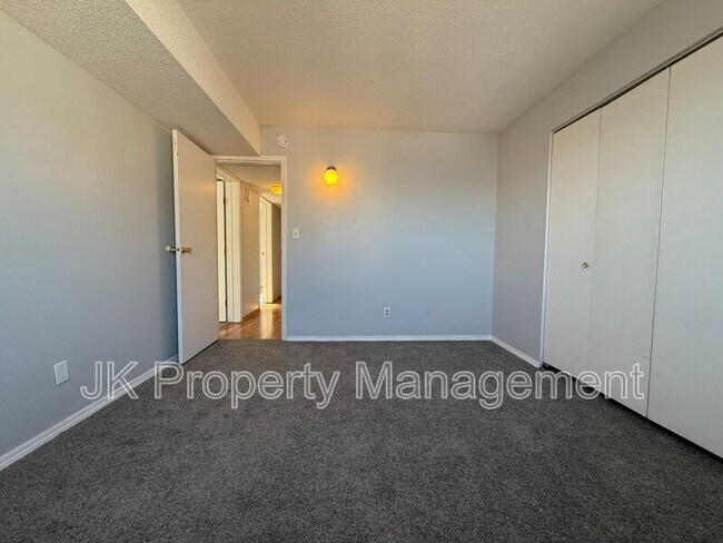 Building Photo - 2300 14th Ave S