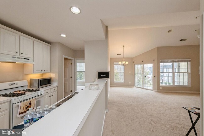 Building Photo - 25340 Lake Mist Square