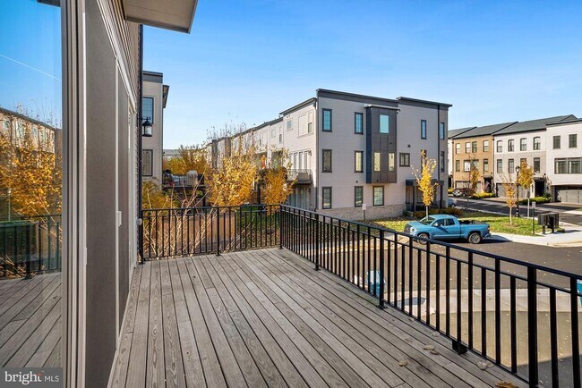 Building Photo - 23110 Lavallette Square