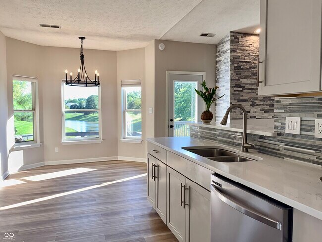 Building Photo - 13926 Forum Meadows Dr