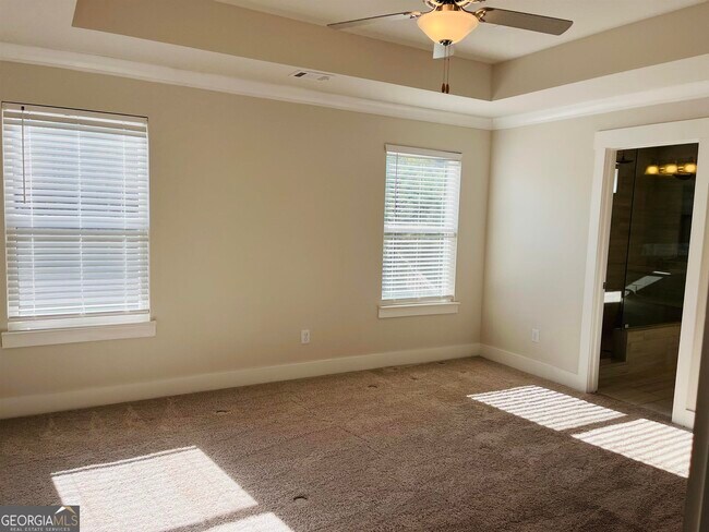 Building Photo - 371 Crestbrook Ln