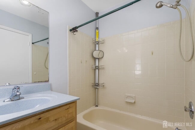 Building Photo - 113 Thoreau Dr