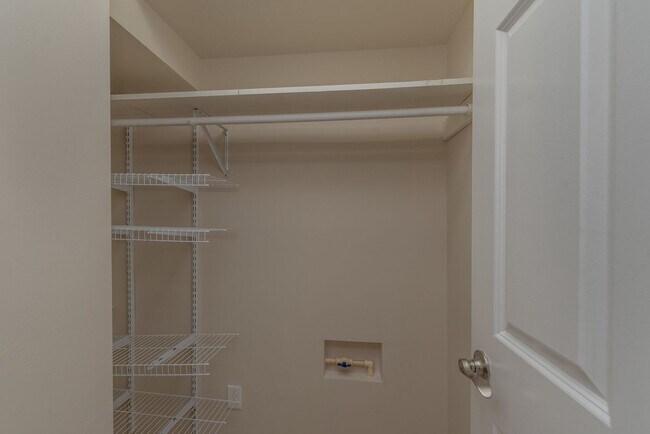 Building Photo - 913 Walker St