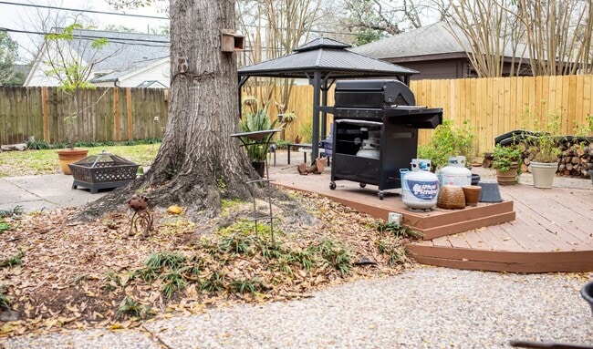 Building Photo - 1911 Shadow Bend Dr