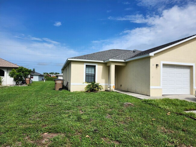 Primary Photo - Exceptional 3 bed 2 bath 1 car garage dupl...