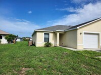 Building Photo - Exceptional 3 bed 2 bath 1 car garage dupl...