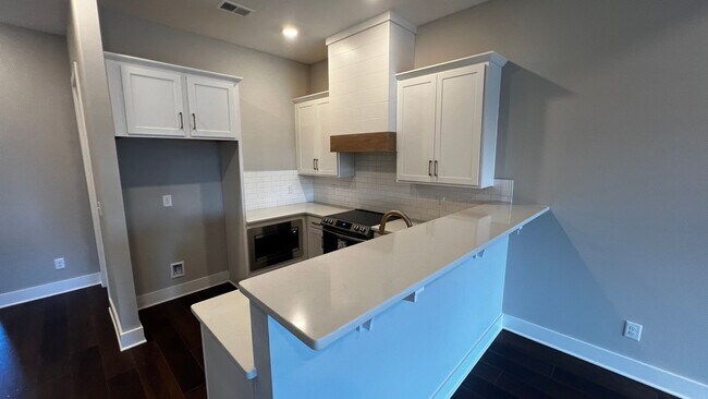 Building Photo - Spain Park School District – Luxury 3BR / 3BA Townhome | 10’ Ceilings | Open Floor Plan