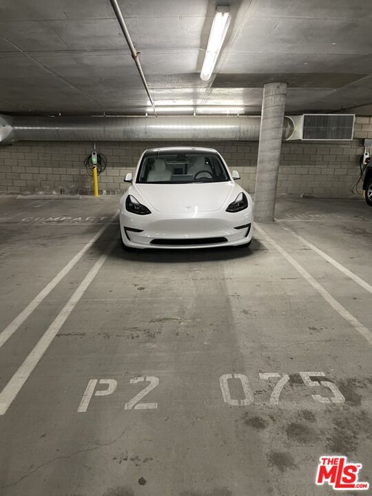 Building Photo - 6400 Crescent Prk E