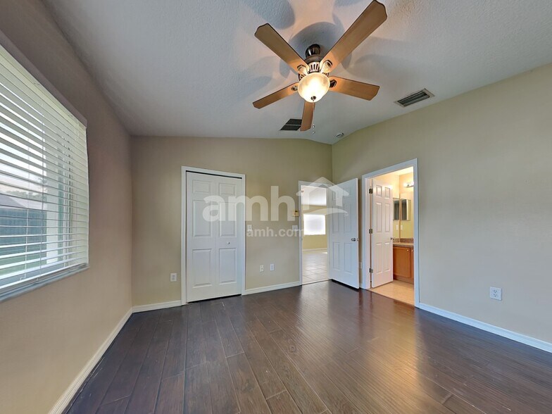 Building Photo - 532 Scarlet Maple Ct