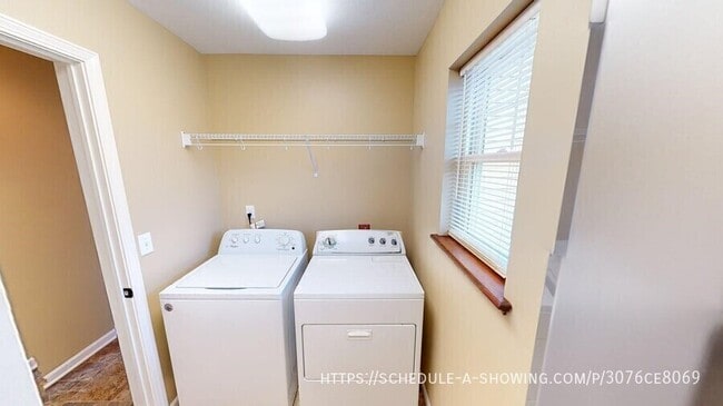 Building Photo - 1802 N Creek Cir