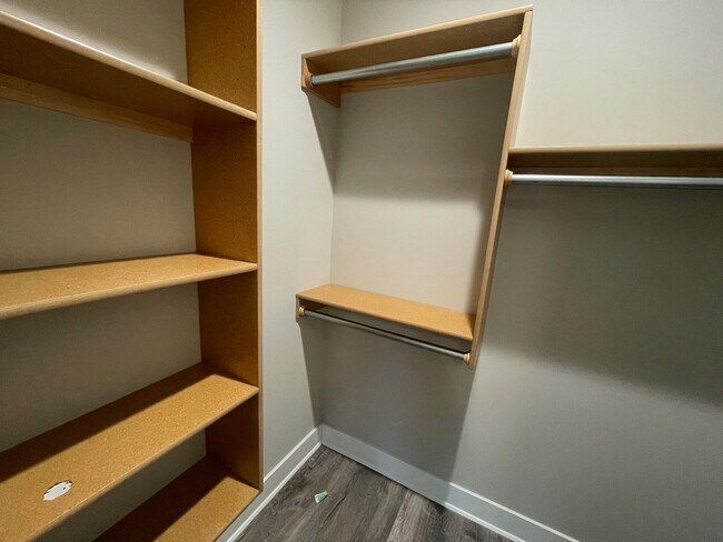 Building Photo - 16251/53 Ike Ct