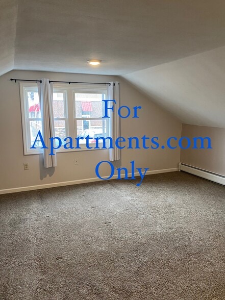 Building Photo - 105 Hunt Ave