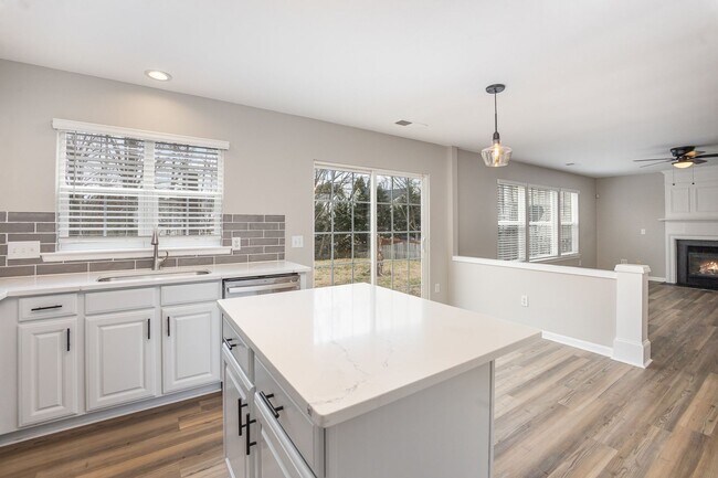 Building Photo - Elegant 4-bedroom Ballantyne home located ...