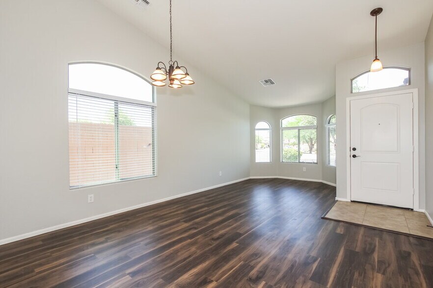 Building Photo - 12471 N 75th Dr