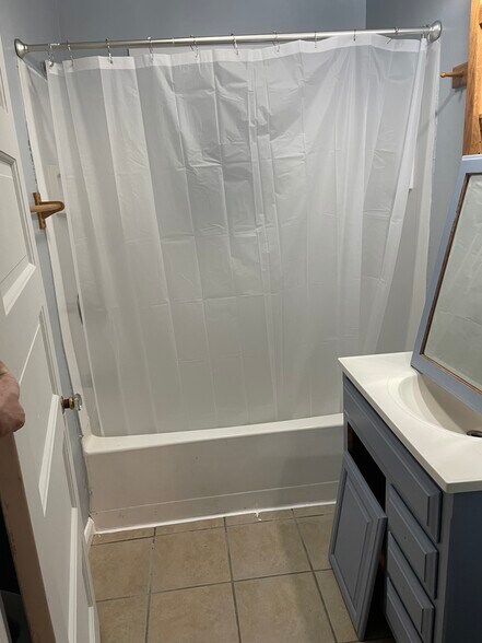 Bathroom - 812 N Linn St