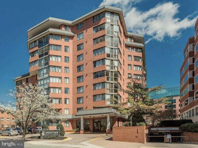 Building Photo - 1001 N Vermont St
