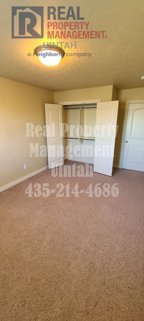 Building Photo - 431 E Gray Fox Ln