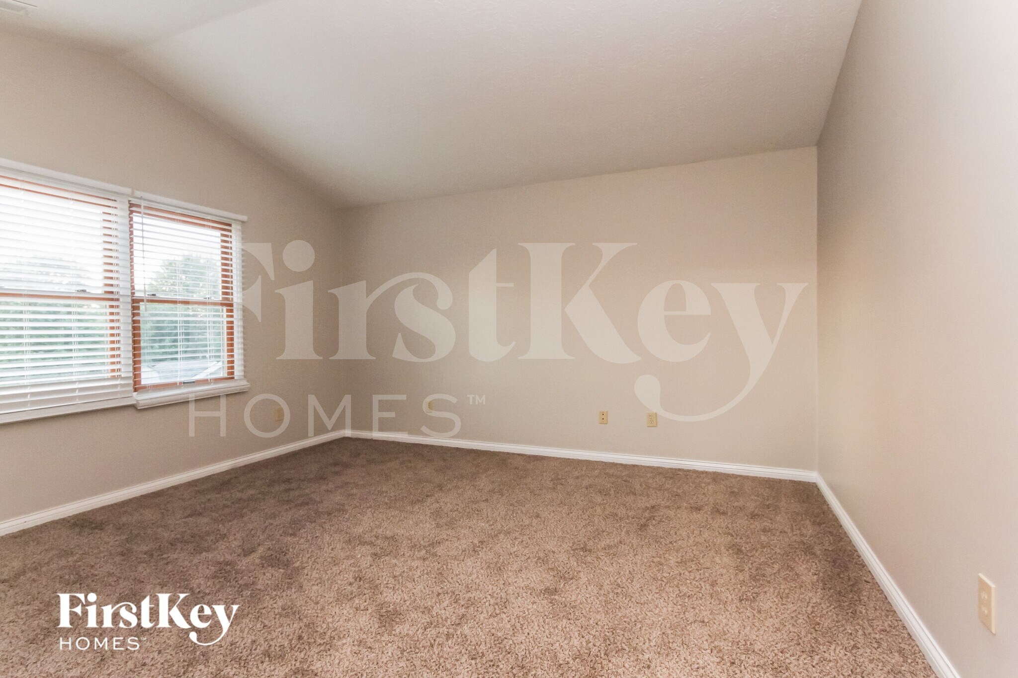 Building Photo - 458 Pebble Way