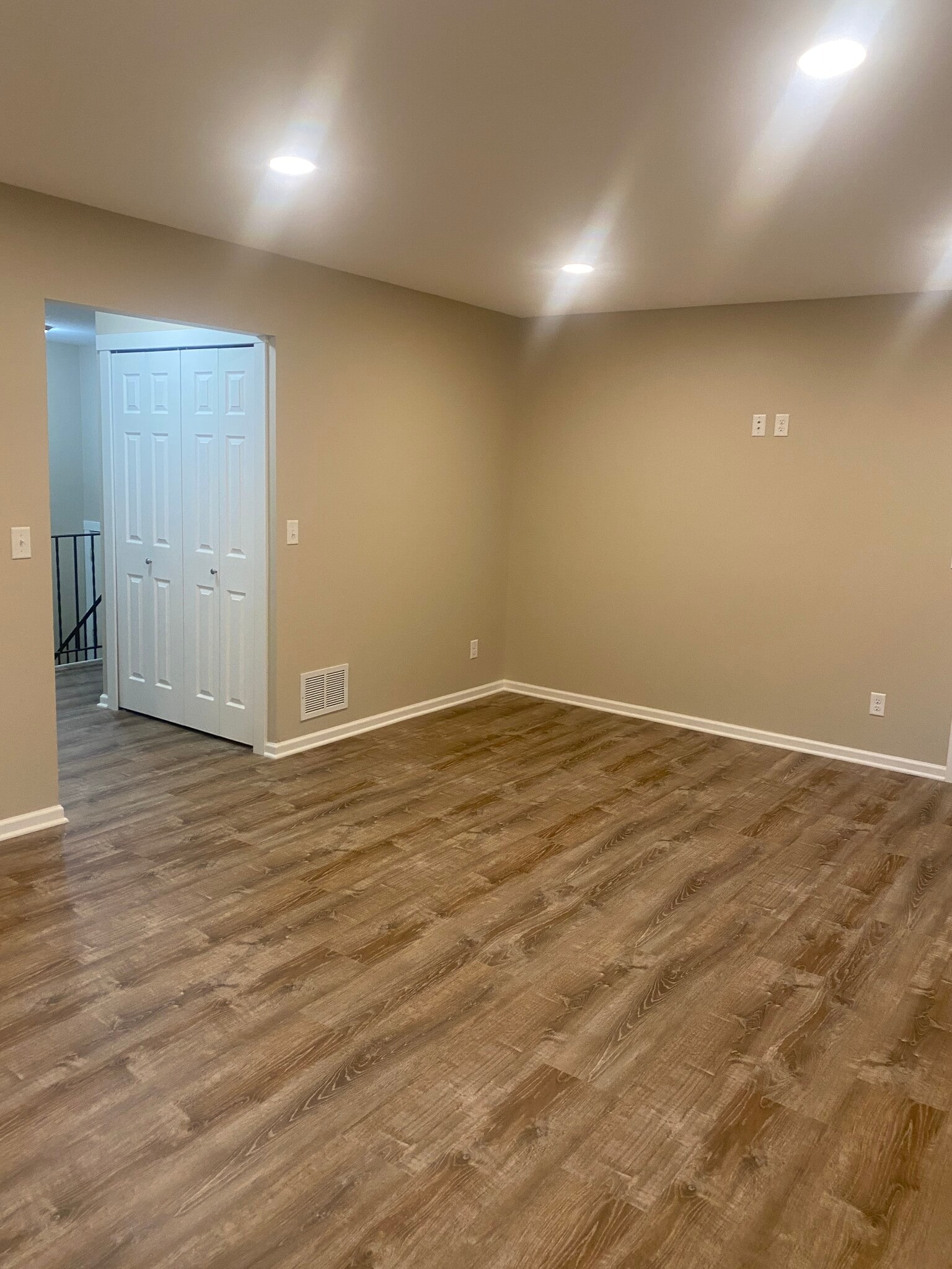 Building Photo - 15468 Pennock Ln