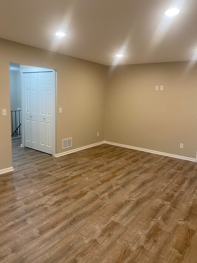 Building Photo - 15468 Pennock Ln