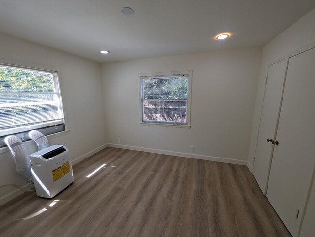Building Photo - 485 S Fair Oaks Ave