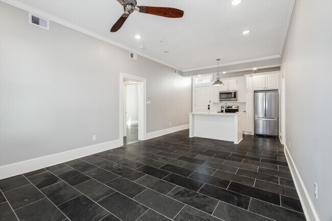 Building Photo - 2401 Market St