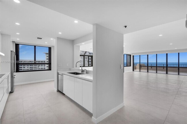 Building Photo - 251 Crandon Blvd