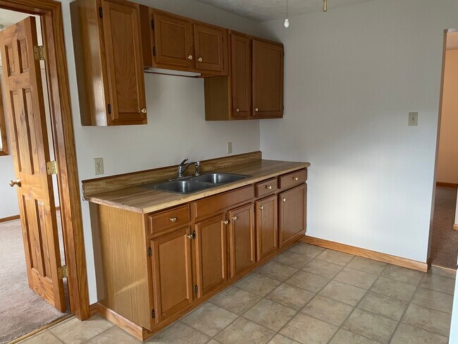 Building Photo - 353 Monroe St