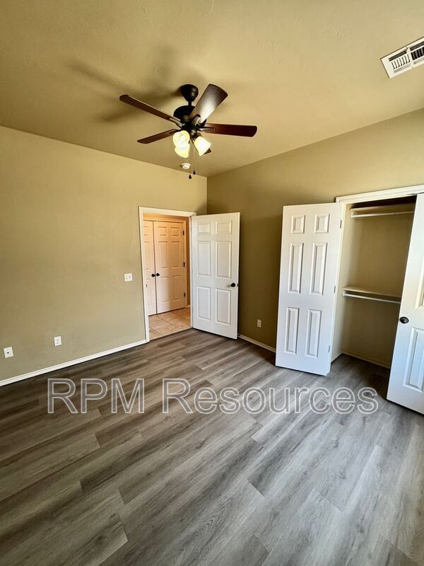 Building Photo - 157 Bison Ct Way