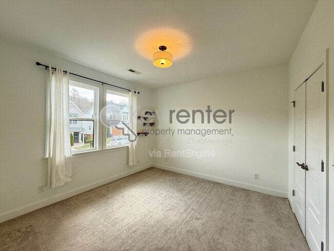 Building Photo - 1843 Seven Pines Ln