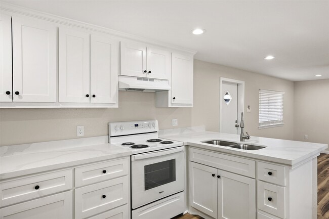 Building Photo - 2222 N Austin Ave