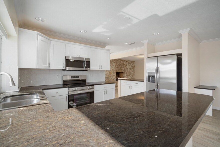 Building Photo - 910 Spindle Palm Way