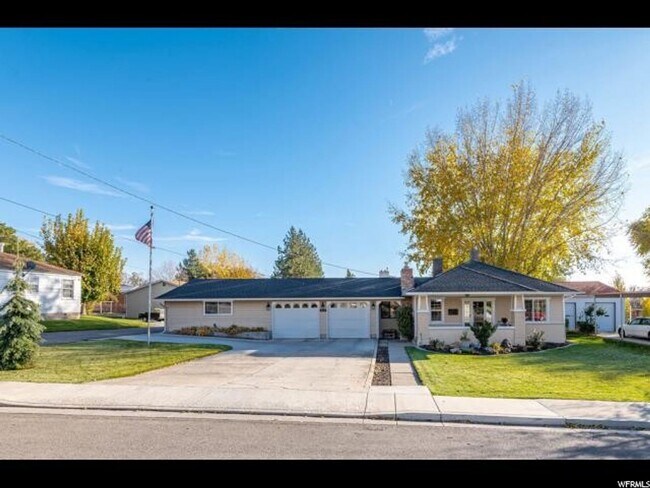 Building Photo - RES_6158LLC_DENSLEY_470