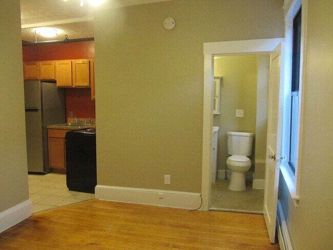 Building Photo - 32 Alfred St