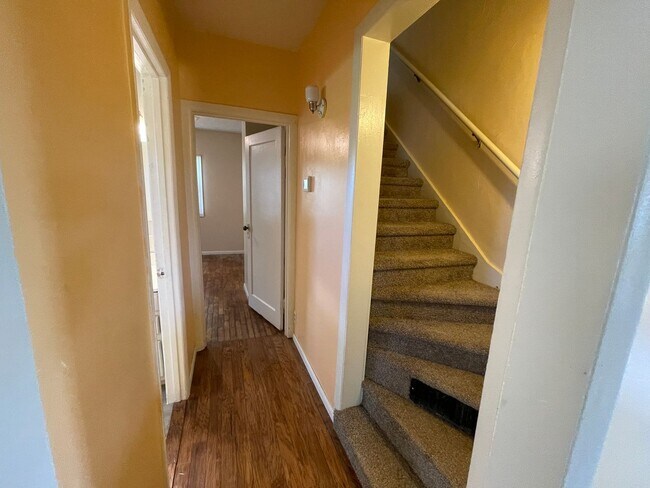 Building Photo - 3 bed farm house with 2 acres