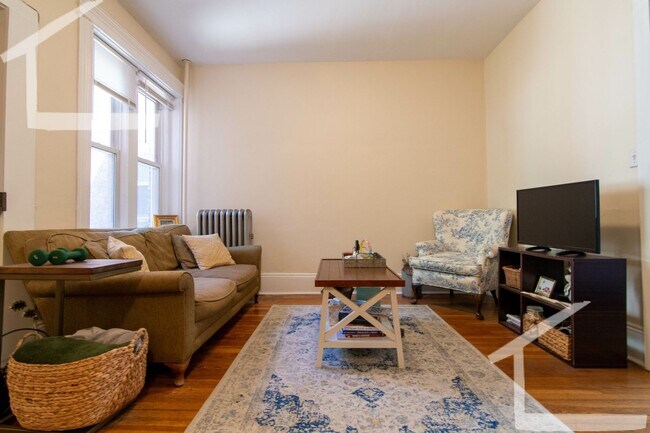 Building Photo - No Brokers Fee,3 Bedrooms unit on Coolidge Corner, Laundry on a Site, Heat, Hot Water Included