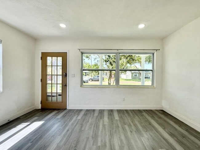 Building Photo - 4426 4th Ave N