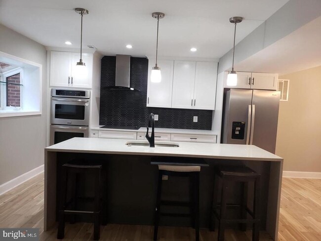 Building Photo - 2510 S Walter Reed Dr