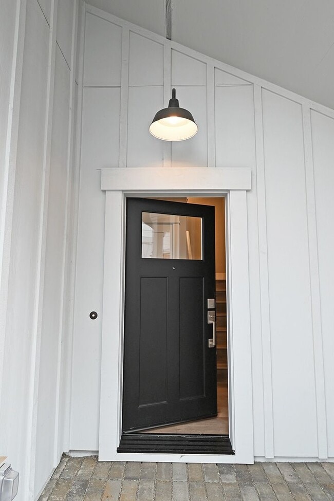 Building Photo - Beautiful Newer Home in Downtown Pleasanton