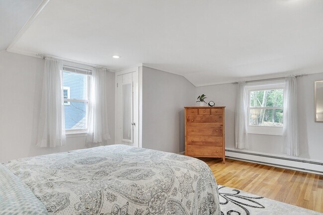 Building Photo - 24 Ledgelawn Ave