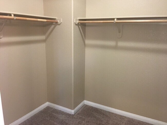 Building Photo - Sparks 3 Bedroom, 3 Bath Single Story - Ne...
