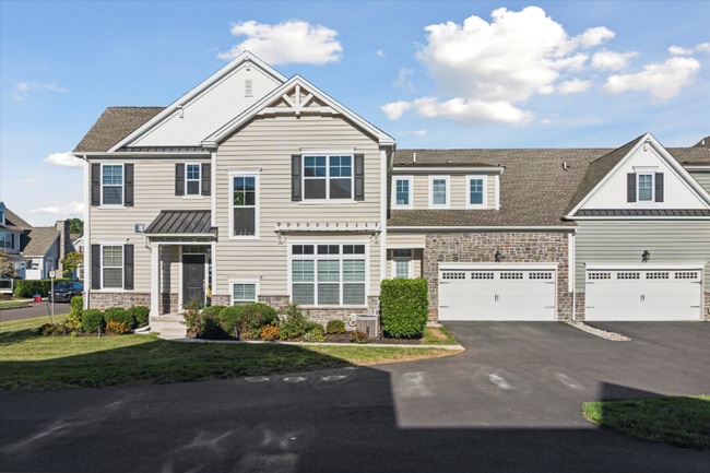 Building Photo - 602 Summit Dr